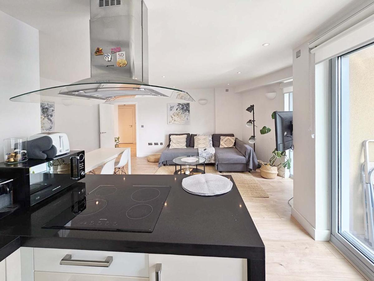 Beautiful 2 Bedroom Flat In Battersea 런던 외부 사진