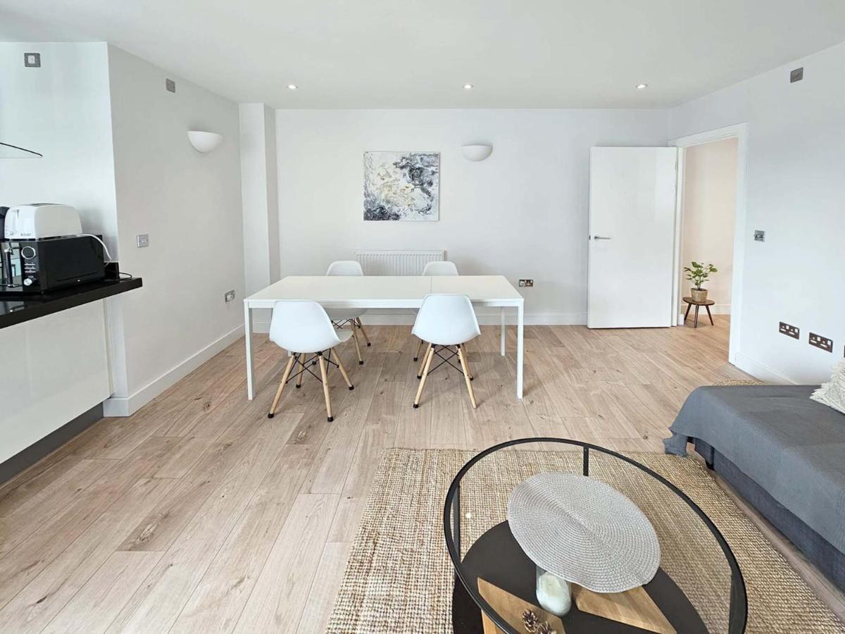Beautiful 2 Bedroom Flat In Battersea 런던 외부 사진