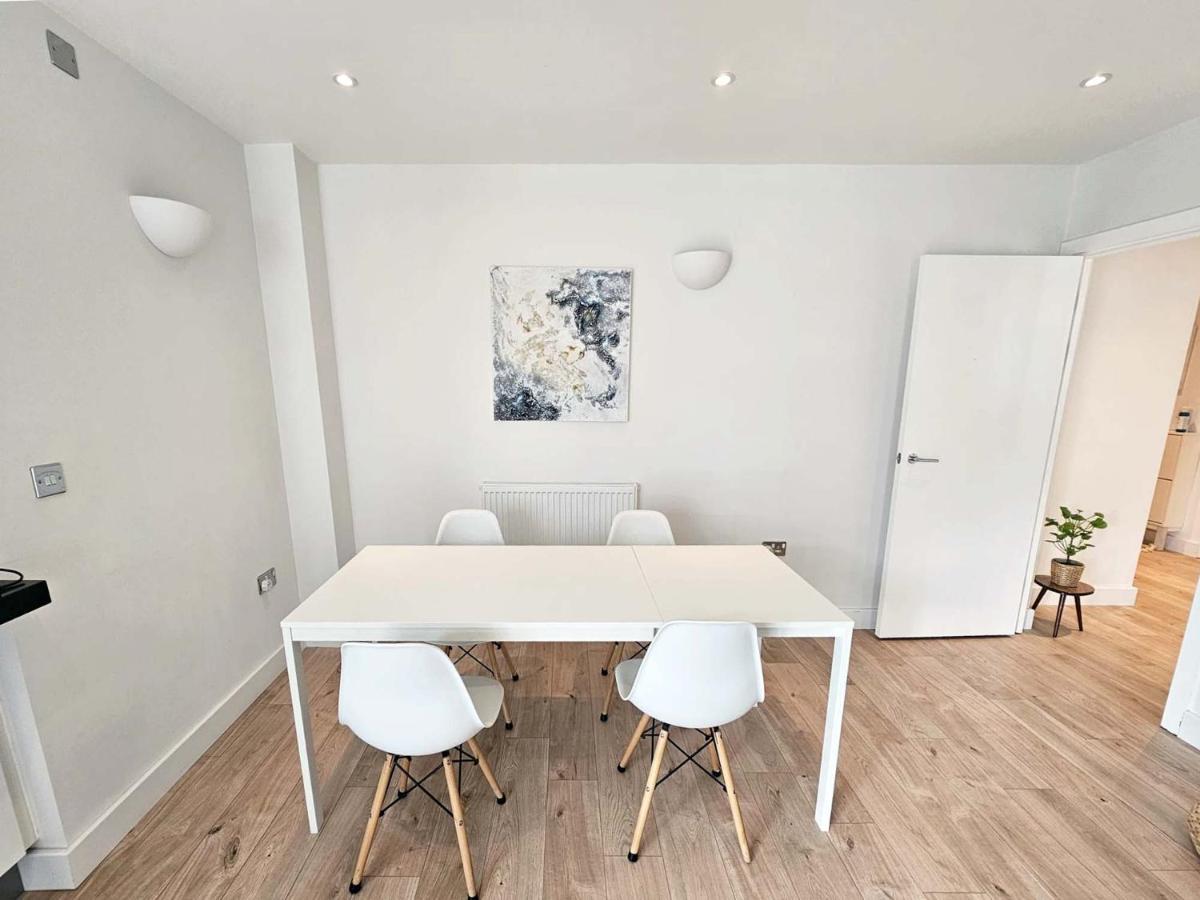 Beautiful 2 Bedroom Flat In Battersea 런던 외부 사진